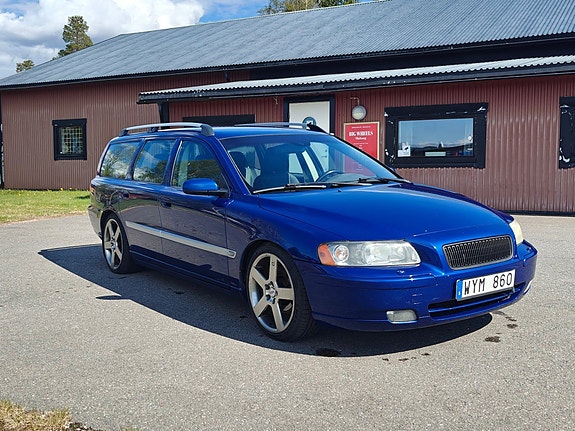 Volvo V70 2 of 4