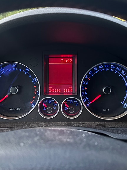 Volkswagen Golf V 2 of 10