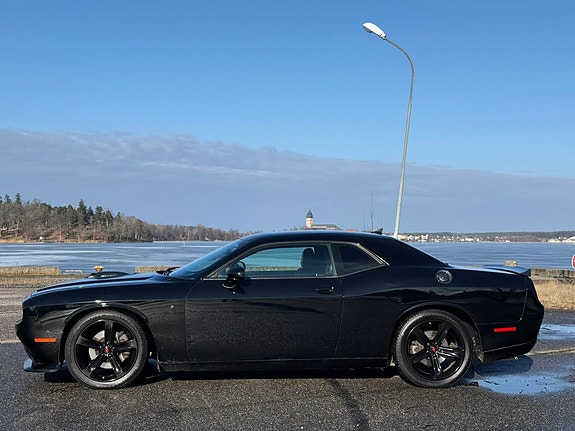 Dodge Challenger 2 of 3