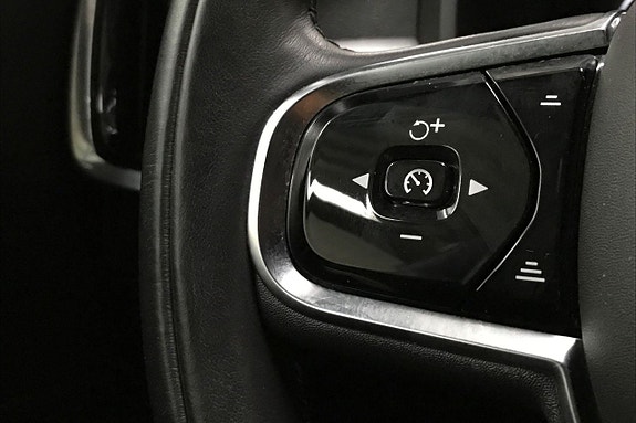 Volvo S90 26 of 30