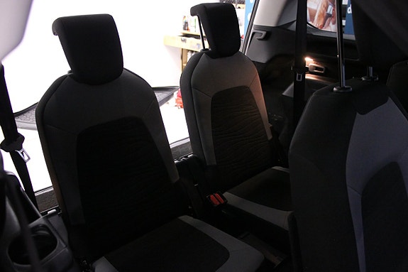 Citroen Grand C4 Picasso 26 of 29