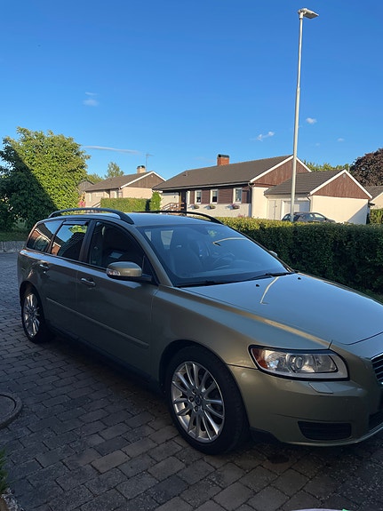 Volvo V50 3 of 5