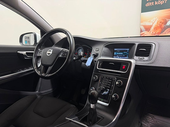 Volvo V60 2 of 18