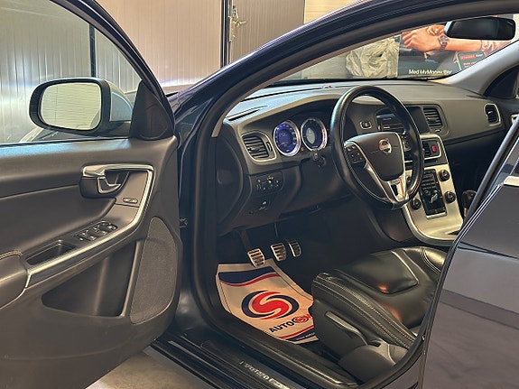 Volvo V60 8 of 22