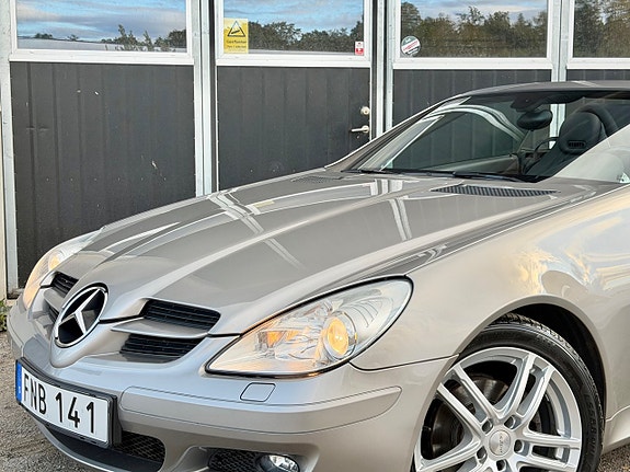 Mercedes-Benz SLK200 4 of 5