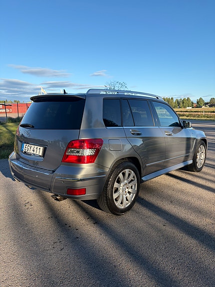Mercedes-Benz GLK220 3 of 5