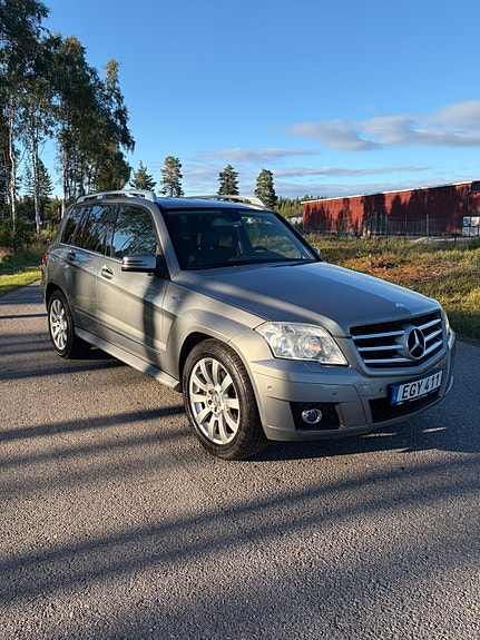Mercedes-Benz GLK220 2 of 5