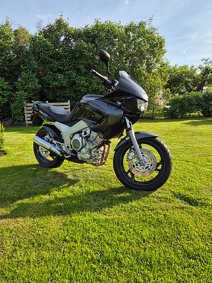 Yamaha TDM 850 2 of 7