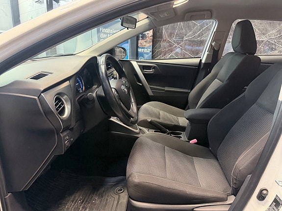 Toyota Auris 14 of 18