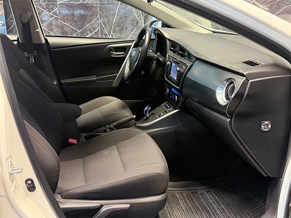 Toyota Auris 12 of 18