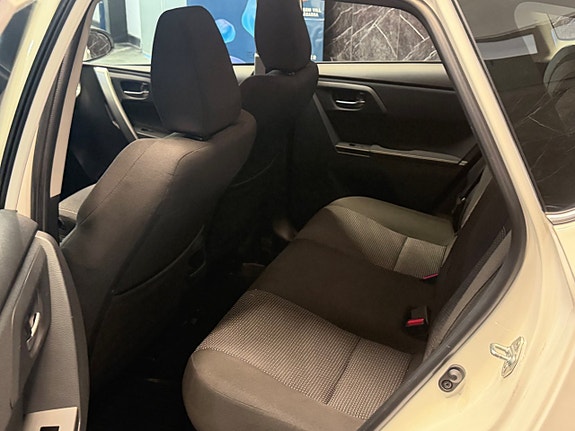 Toyota Auris 15 of 18