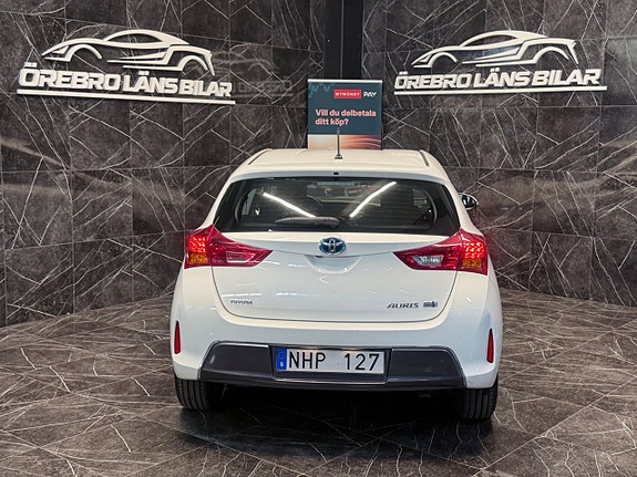 Toyota Auris 2 of 18