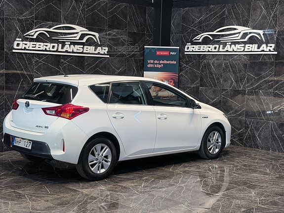Toyota Auris 7 of 18