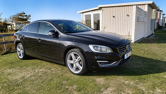 Volvo S60 2 of 5