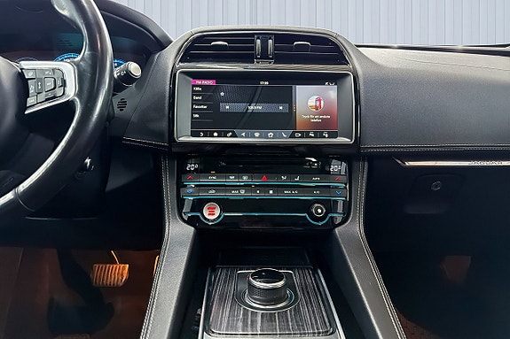 Jaguar F-PACE 11 of 22