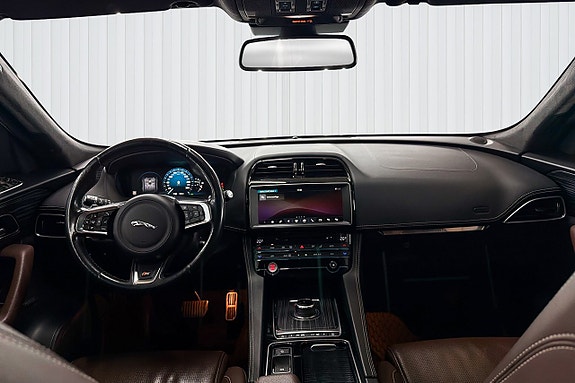 Jaguar F-PACE 9 of 22