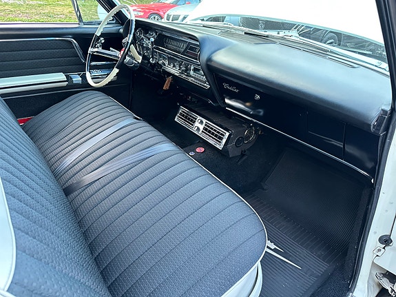 Cadillac Series 62 22 of 29