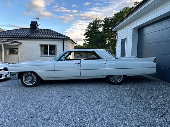 Cadillac Series 62 5 of 5