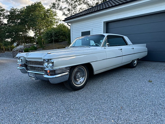 Cadillac Series 62 2 of 5