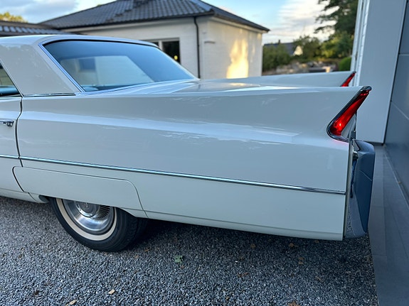 Cadillac Series 62 10 of 29