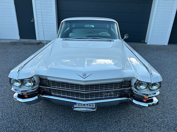 Cadillac Series 62 3 of 5