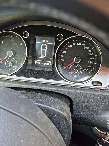 Volkswagen Passat 2 of 5