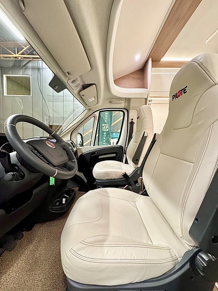 Pilote P 740 GJ Evidence Vinterpaket Automat 3500kg B-kort 9 of 30