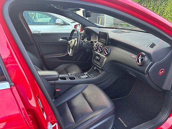 Mercedes-Benz A45 4 of 5