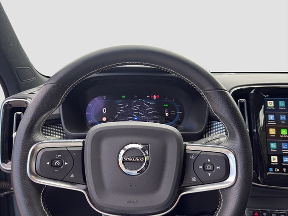Volvo XC40 11 of 21