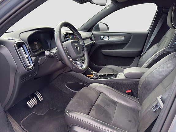 Volvo XC40 9 of 21