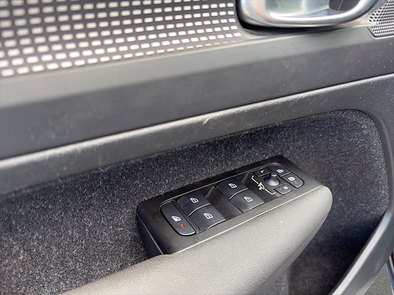Volvo XC40 16 of 21