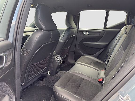Volvo XC40 10 of 21