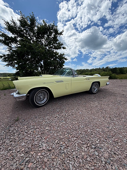 Ford Thunderbird 6 of 13