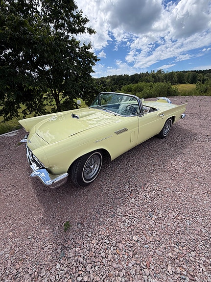 Ford Thunderbird 7 of 13