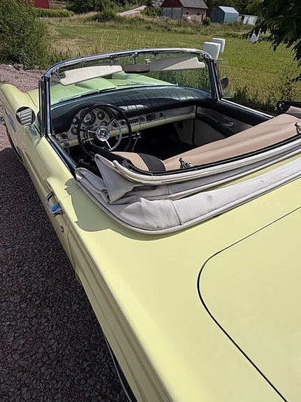 Ford Thunderbird 4 of 13