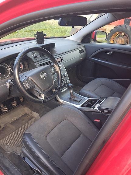 Volvo V70 2 of 4
