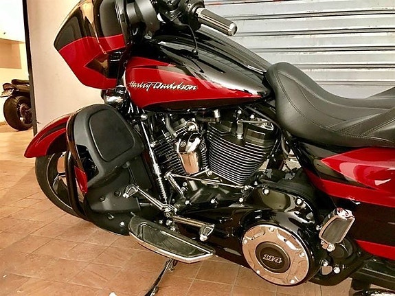 Harley-Davidson Street Glide CVO 4 of 4