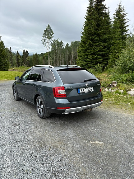 Skoda Octavia Scout 2 of 2