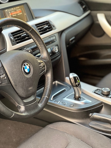 BMW 318d 19 of 23