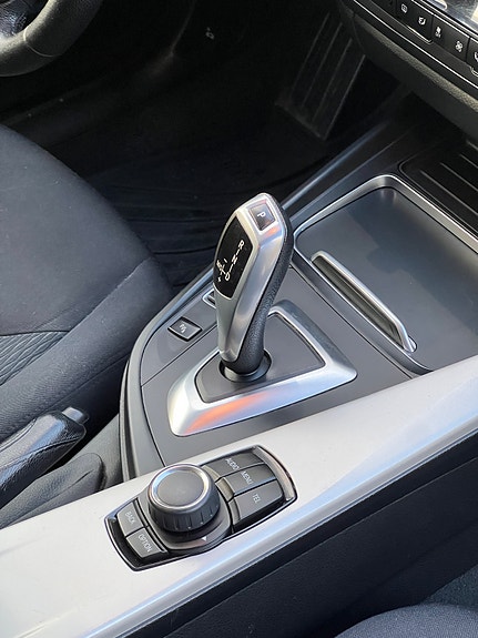 BMW 318d 15 of 23