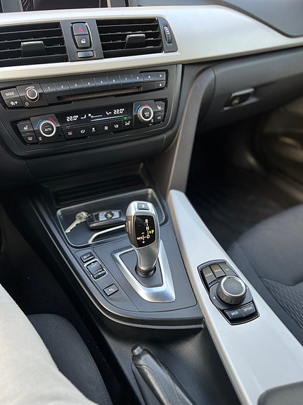 BMW 318d 17 of 23