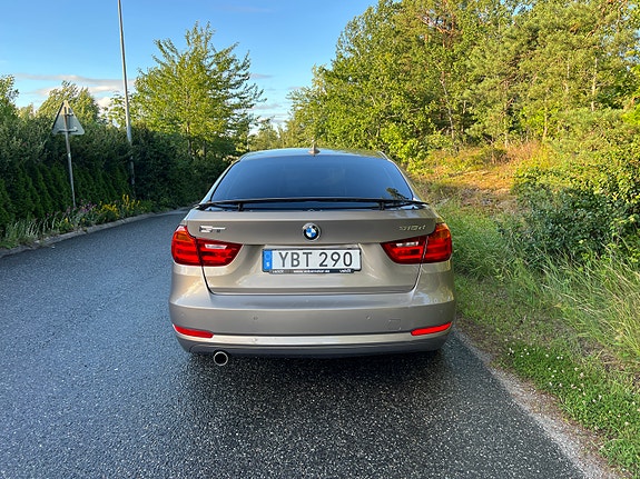 BMW 318d 8 of 23