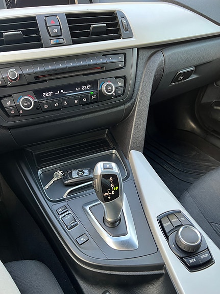 BMW 318d 16 of 23