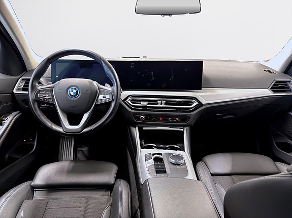 BMW 330e 11 of 16