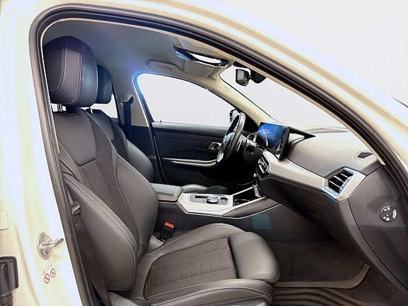 BMW 330e 13 of 16