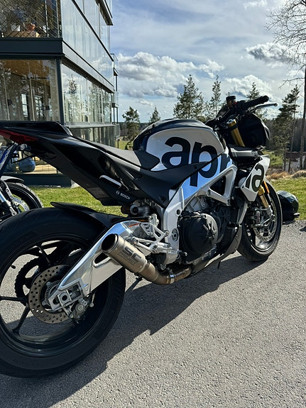 Aprilia Tuono V4 1100 6 of 7