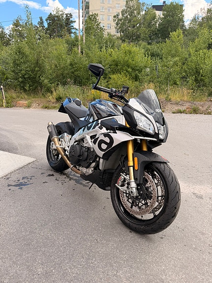 Aprilia Tuono V4 1100 2 of 5