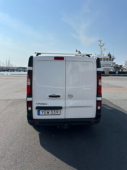 Opel Vivaro 4 of 9