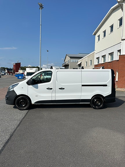 Opel Vivaro 2 of 9