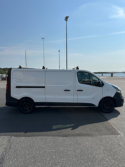 Opel Vivaro 3 of 9